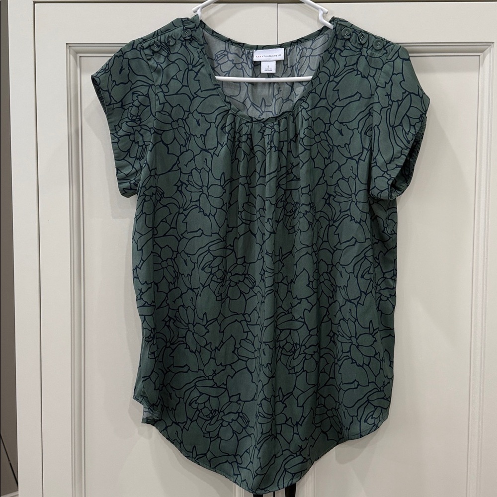 Liz Claiborne Polyester Short Sleeve Green blouse Blue Floral design Size small